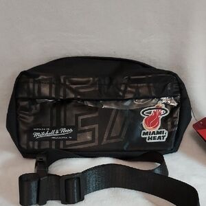 Mitchell & Ness Heat Fanny Pack
